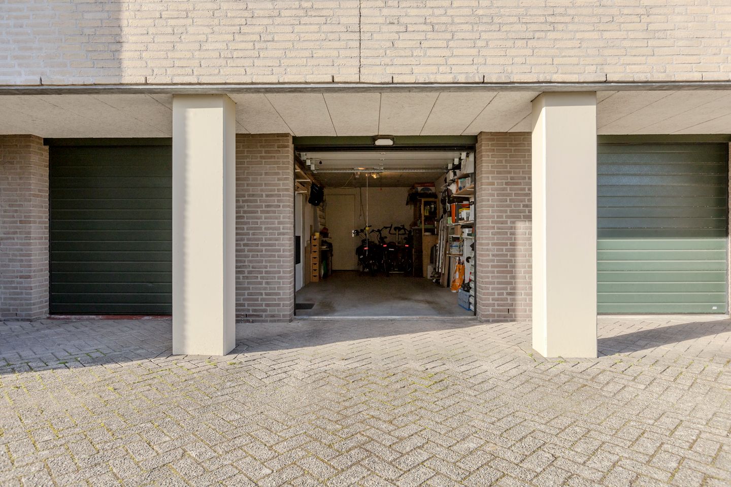 Spacious 4-room apartment with garage and terraces at Wilhelminakanaal — 29
