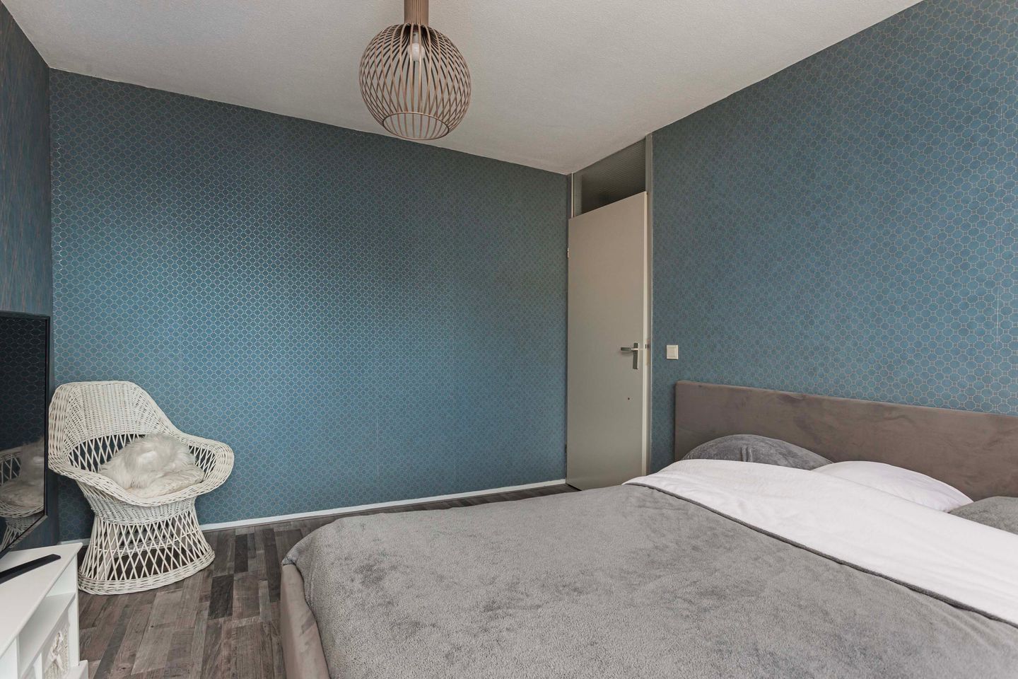 Well-maintained terraced home with modern kitchen and spacious garden — 19