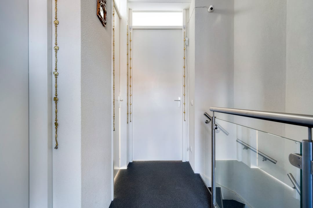 Modern Energy-Efficient Terraced House with Low-Maintenance Garden — 13