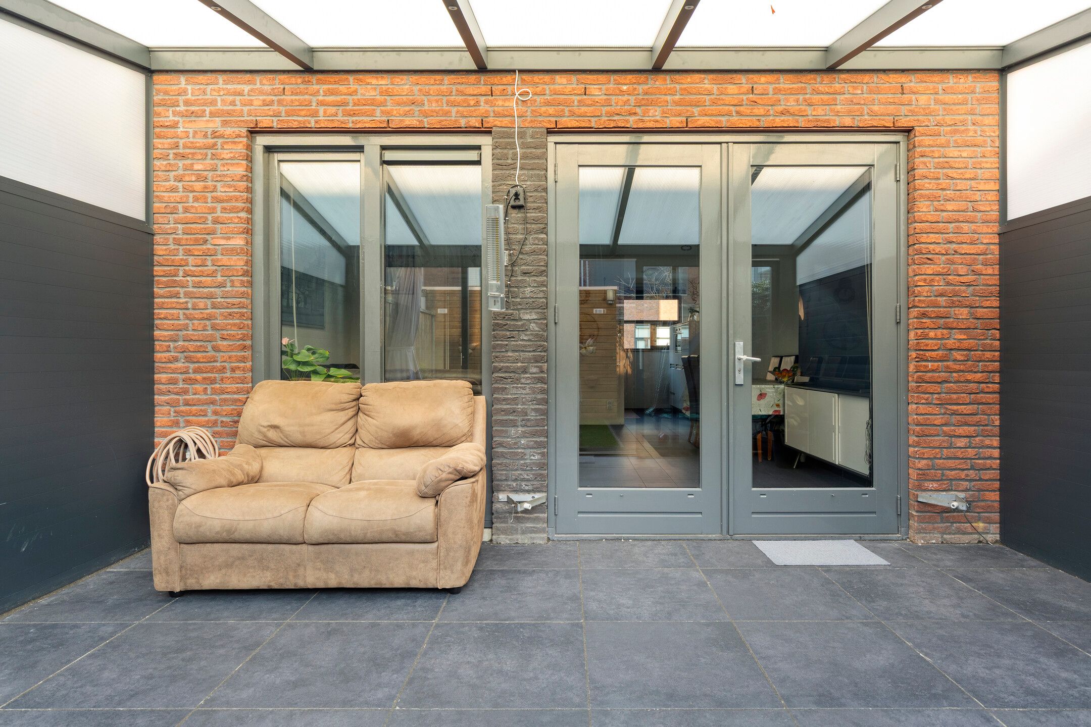 Modern Energy-Efficient Terraced House with Low-Maintenance Garden — 21