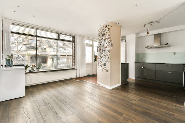 Hoekwoning te koop: Van der Helstplein 8, Maassluis