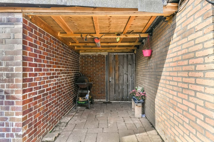 Hoekwoning te koop: Van der Helstplein 8, Maassluis