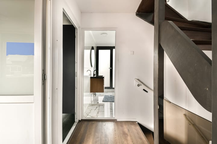 Hoekwoning te koop: Van der Helstplein 8, Maassluis