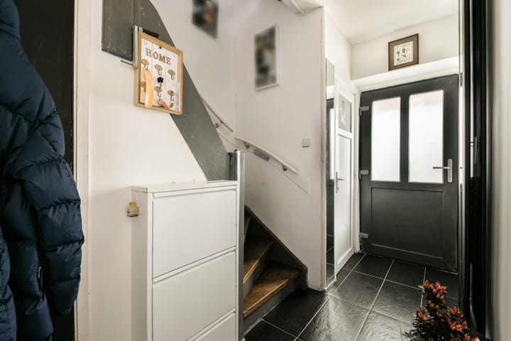 Hoekwoning te koop: Van der Helstplein 8, Maassluis