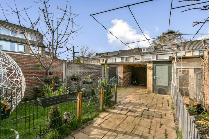 Hoekwoning te koop: Van der Helstplein 8, Maassluis