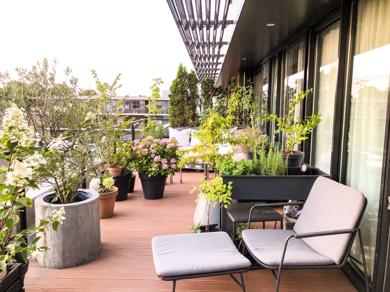 Modern Penthouse with 30 m² Roof Terrace in the City Center — 36