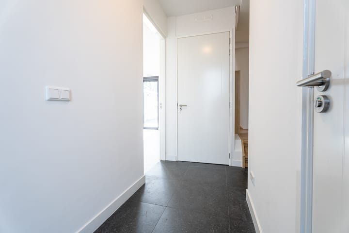 Photo 2 of Professor Gimbrèrelaan 10