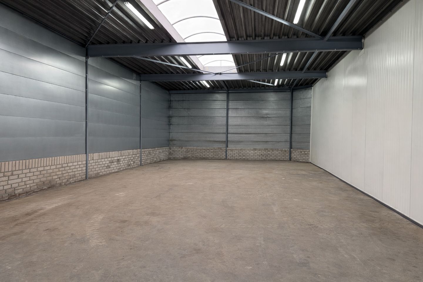 View photo 3 of Vlier 15-B