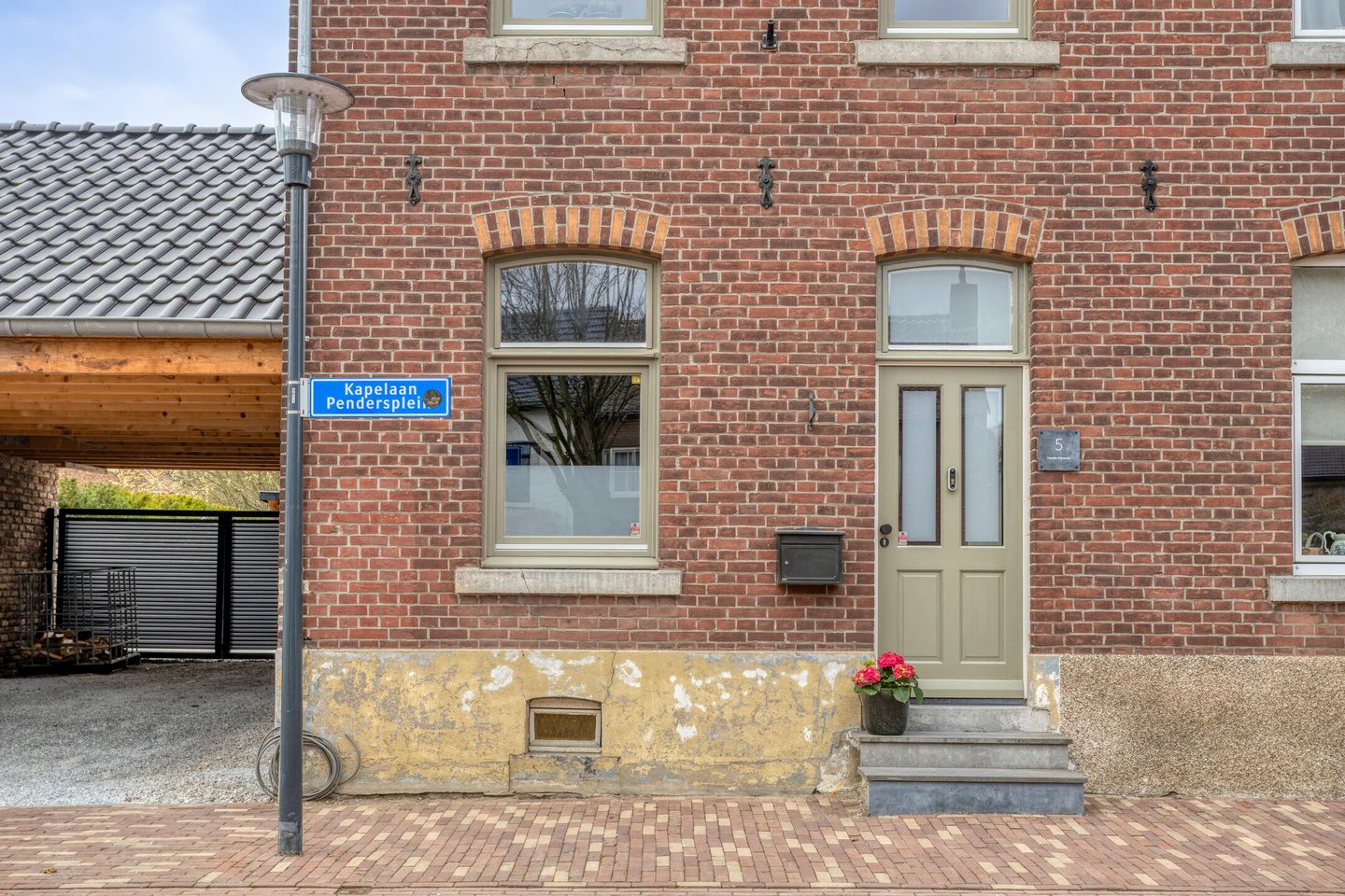 Photo 44 of Kapelaan Pendersplein 5