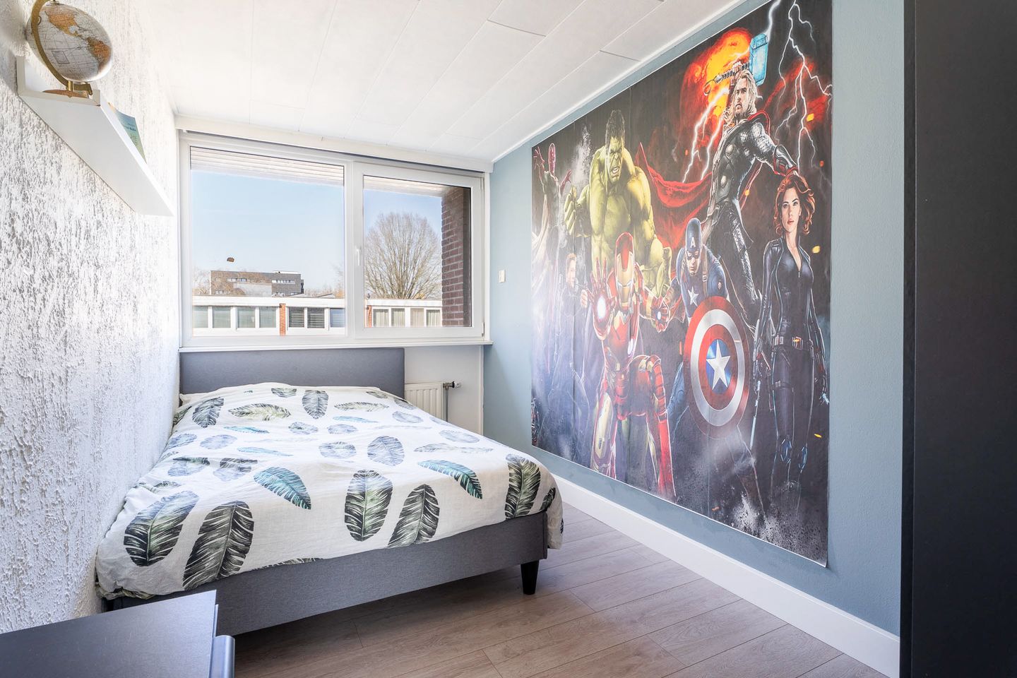 Modern drive-in home with 4 bedrooms and private parking — 18