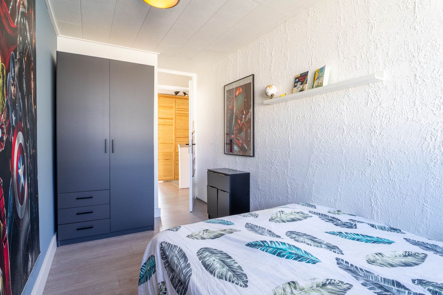 Modern drive-in home with 4 bedrooms and private parking — 19