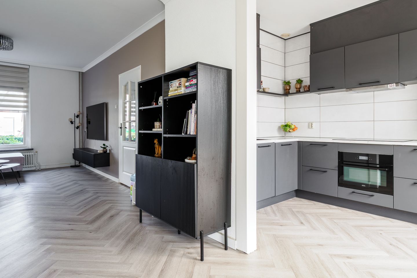 Photo 10 of E. du Perronstraat 3