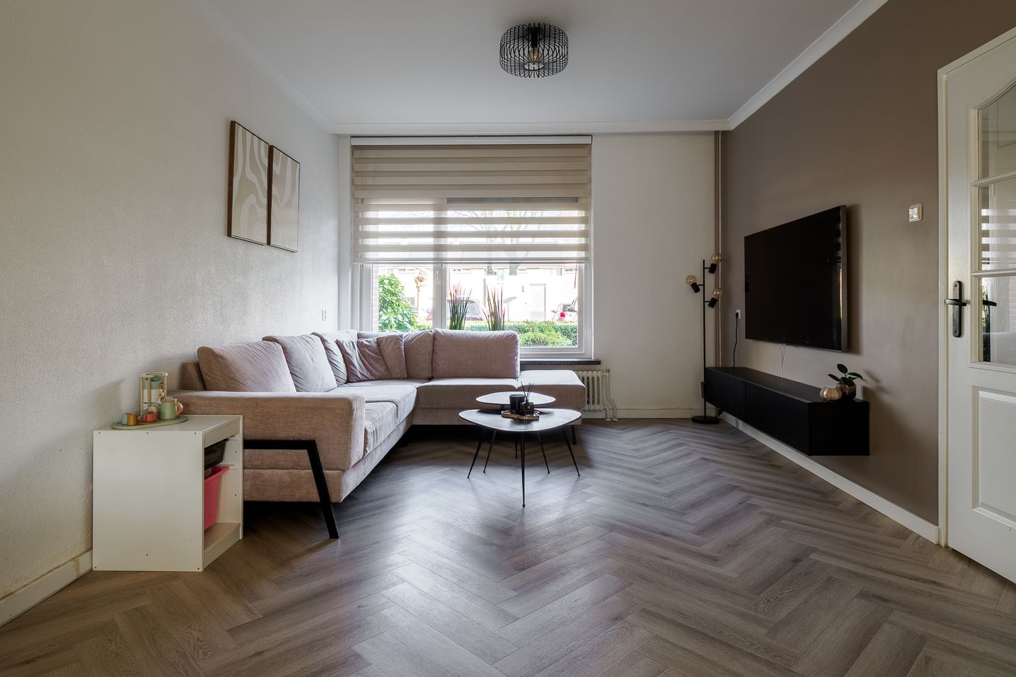 Photo 4 of E. du Perronstraat 3