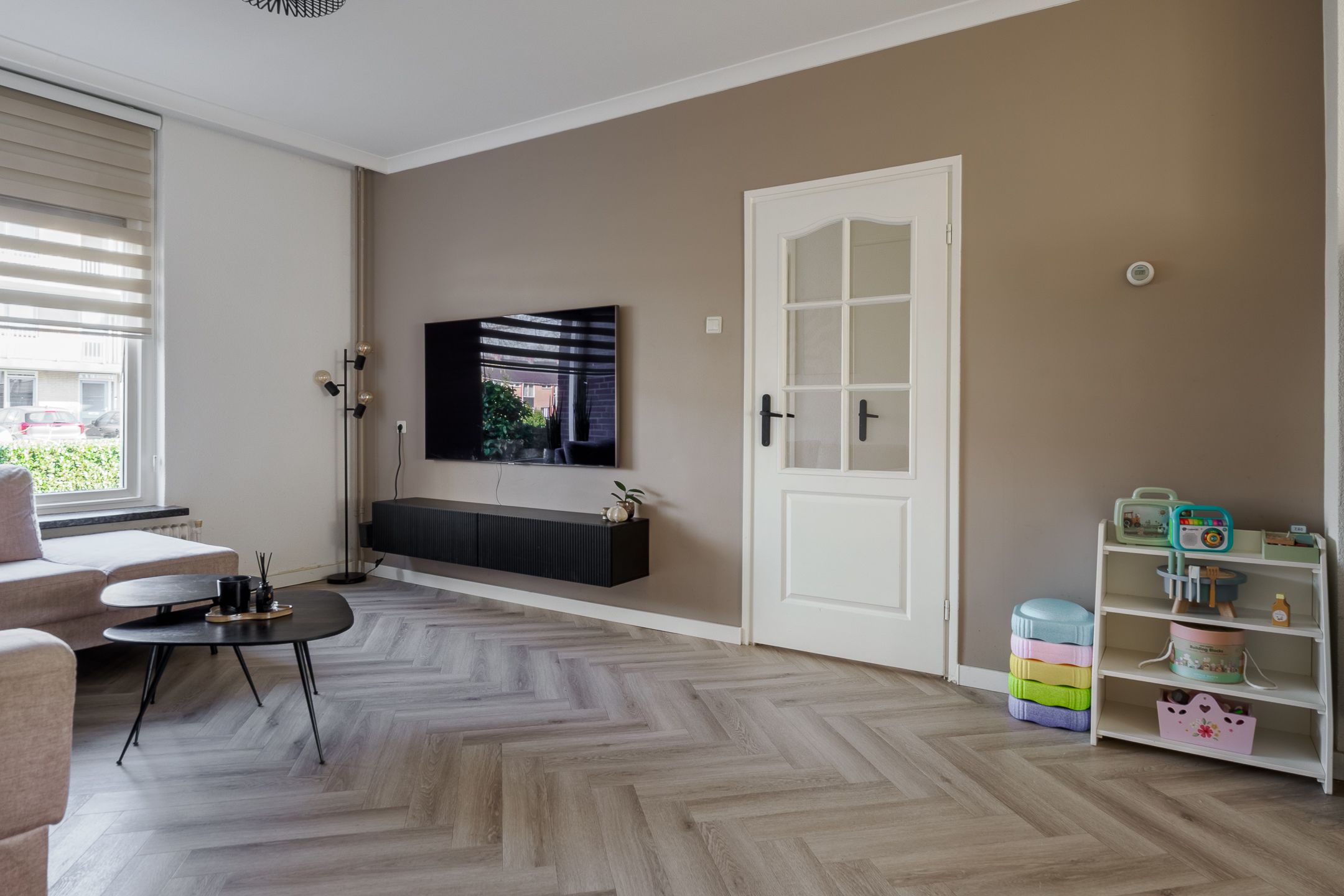 Photo 6 of E. du Perronstraat 3