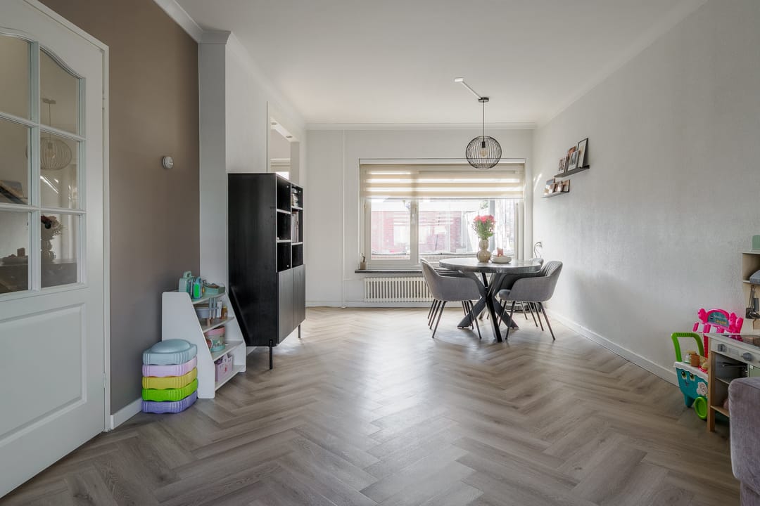 Photo 7 of E. du Perronstraat 3