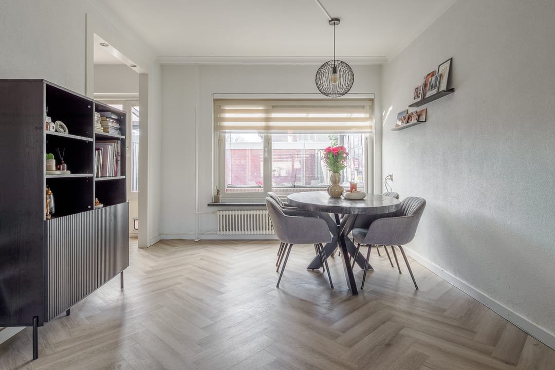 Photo 8 of E. du Perronstraat 3