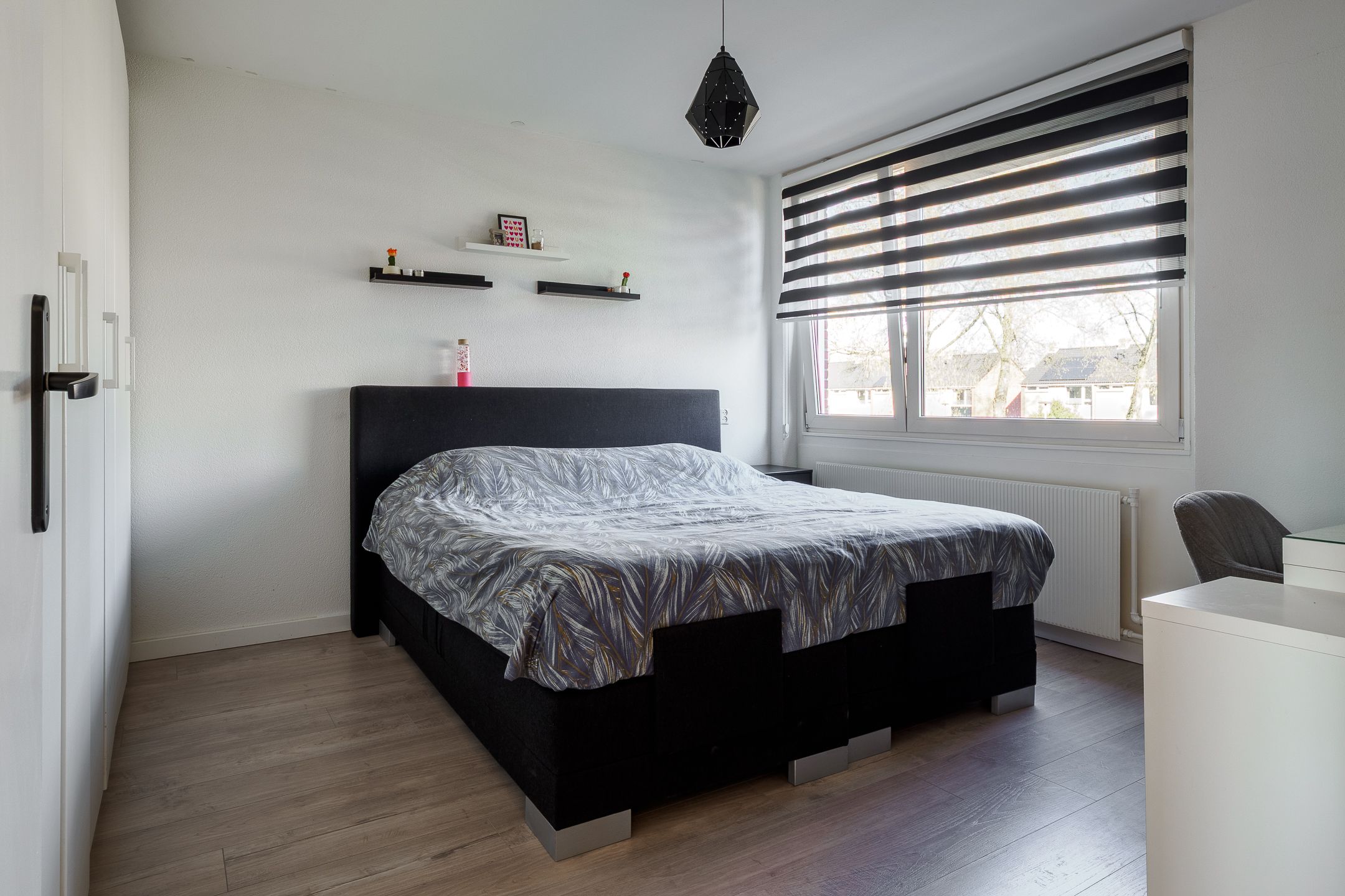 Photo 18 of E. du Perronstraat 3