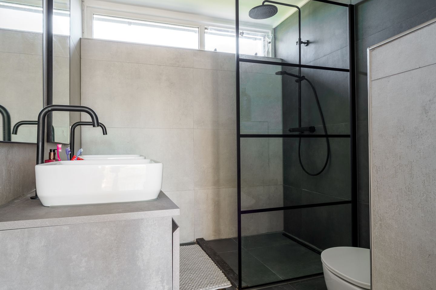 Photo 20 of E. du Perronstraat 3