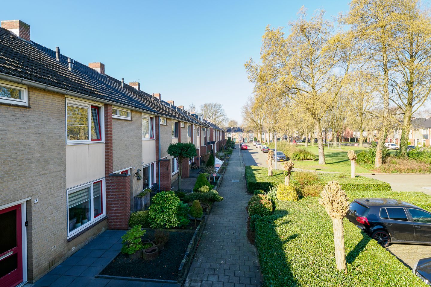 Photo 29 of E. du Perronstraat 3