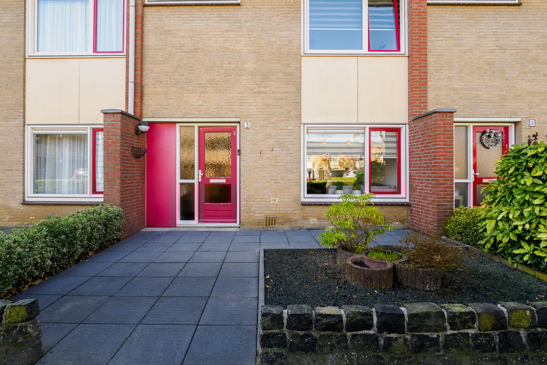 Photo 31 of E. du Perronstraat 3