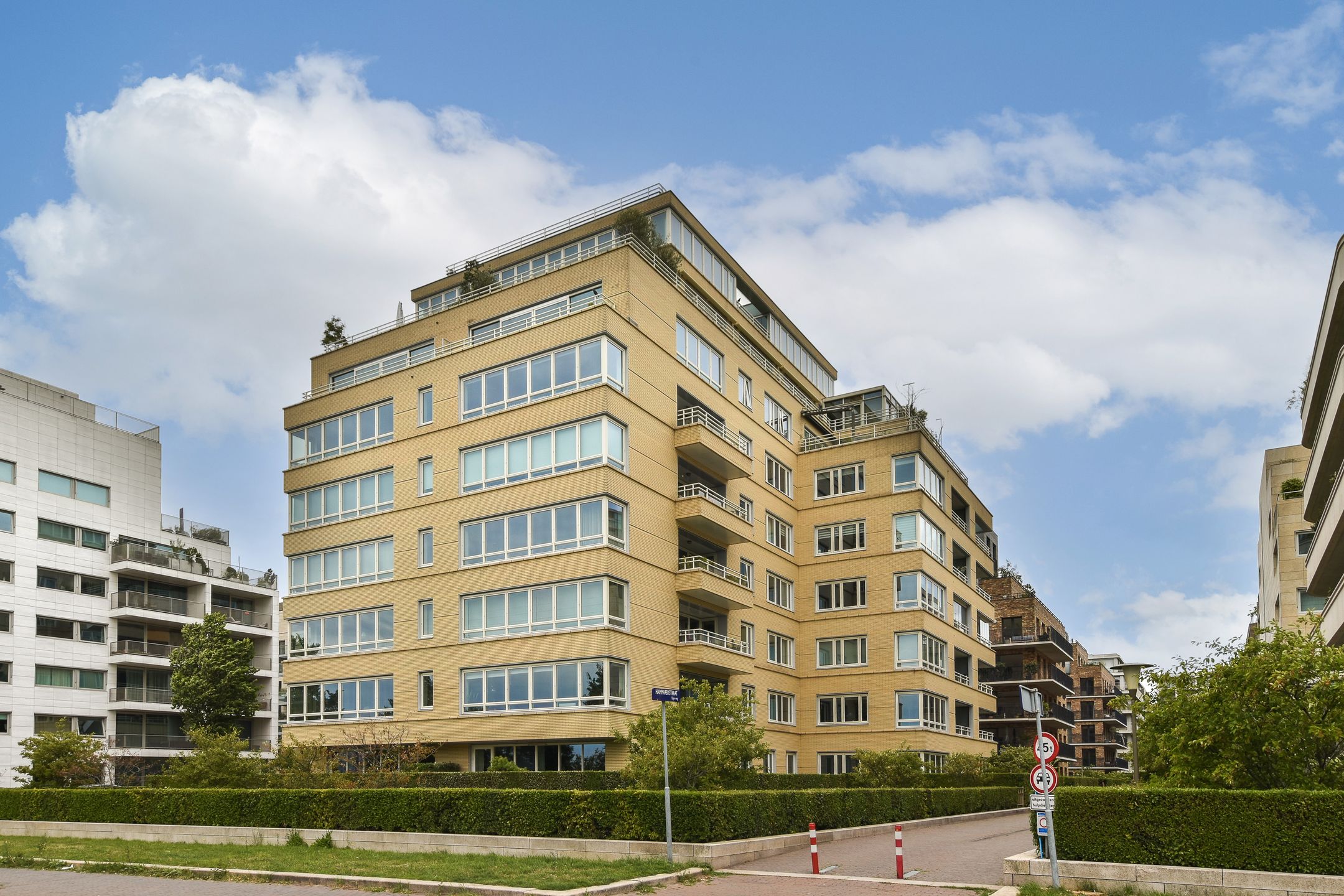 Photo 6 of Spadinalaan 70