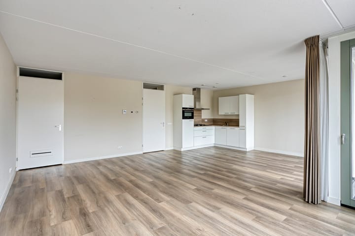 Photo 2 of Nieuwendijk 23-B