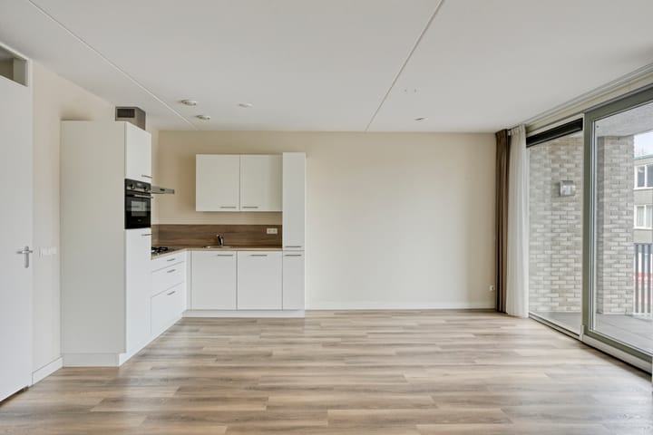 Photo 3 of Nieuwendijk 23-B