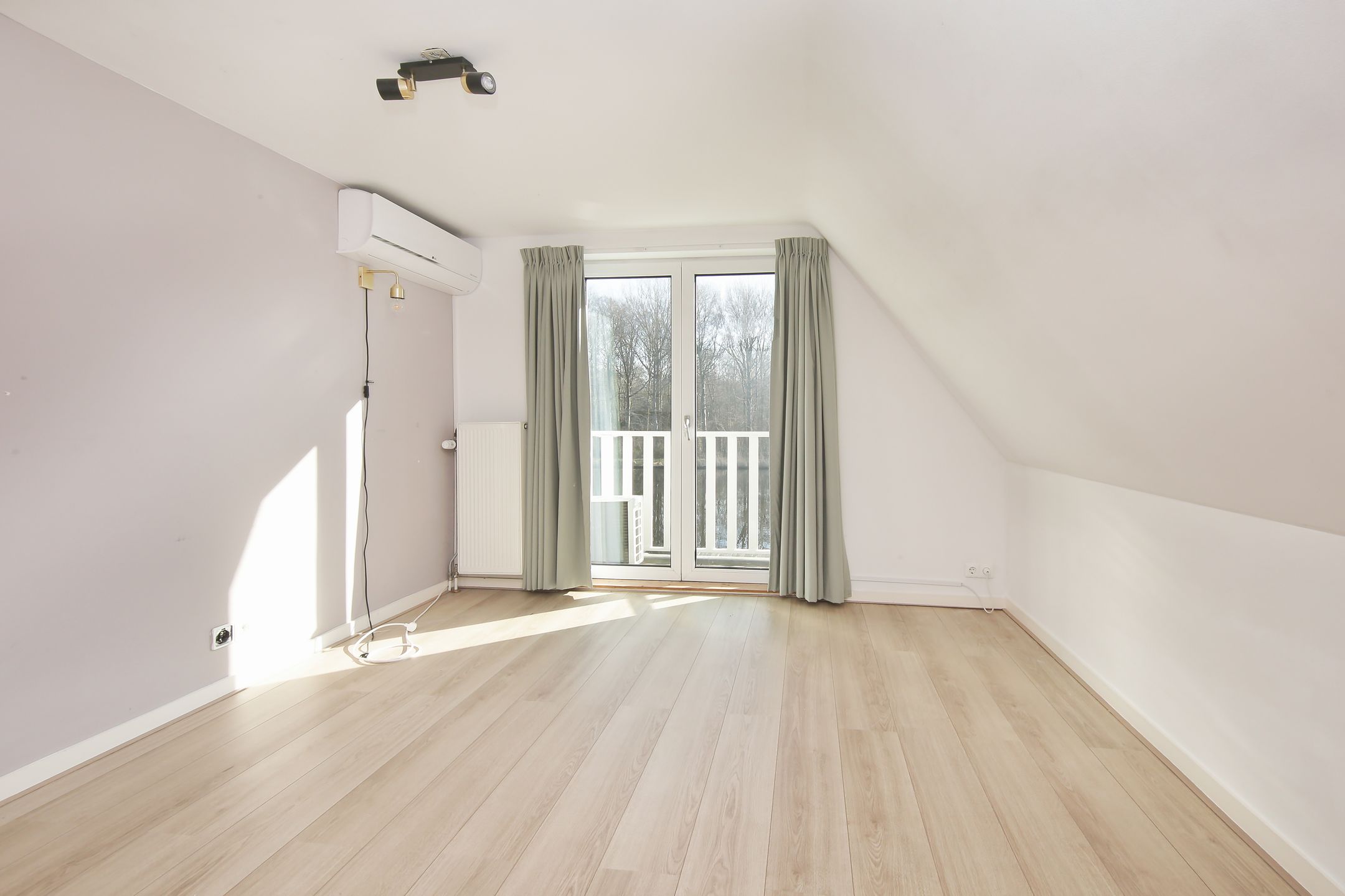 Foto 12 van Nieuwemeerdijk 377