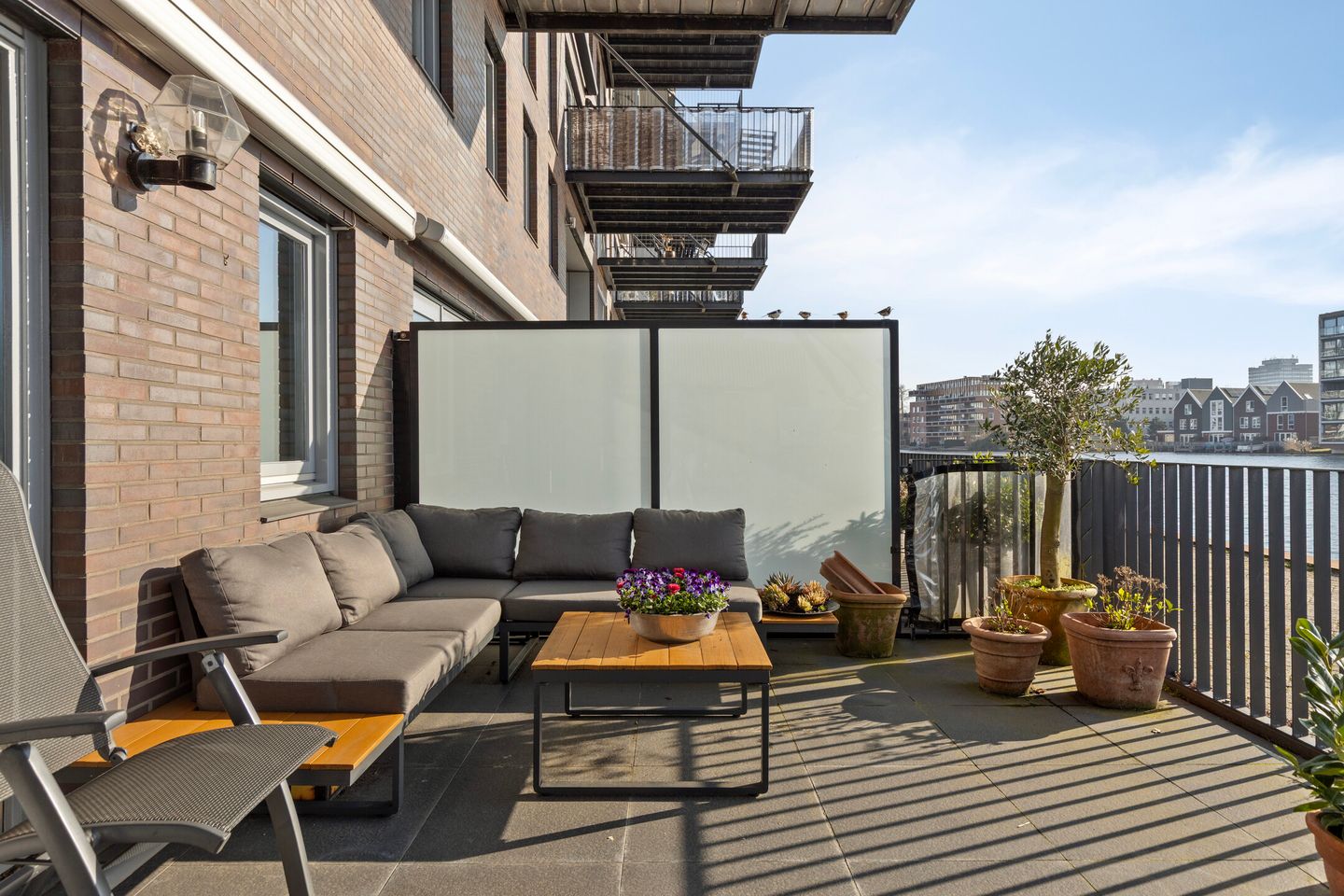Spacious ground floor apartment with private terrace on the Zaan — 24
