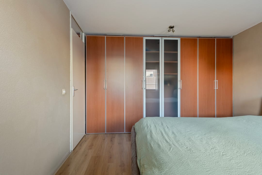 Spacious ground floor apartment with private terrace on the Zaan — 26