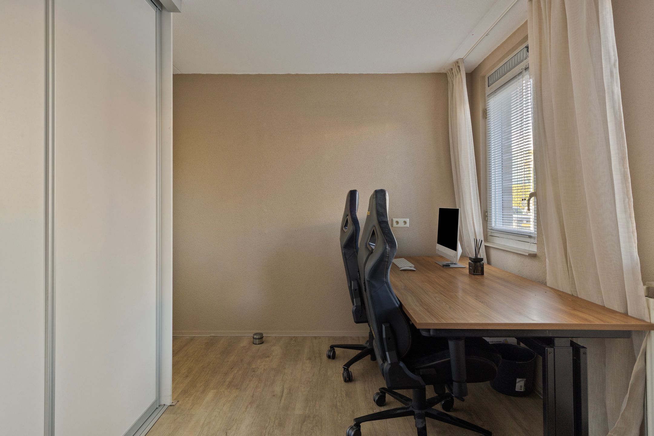 Spacious ground floor apartment with private terrace on the Zaan — 28