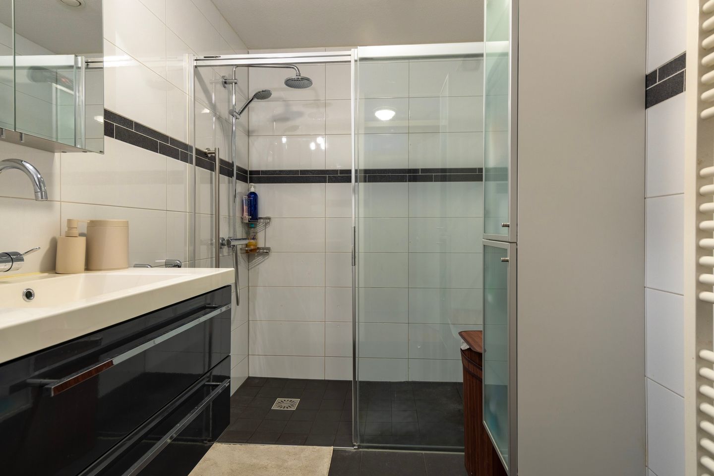 Spacious ground floor apartment with private terrace on the Zaan — 29