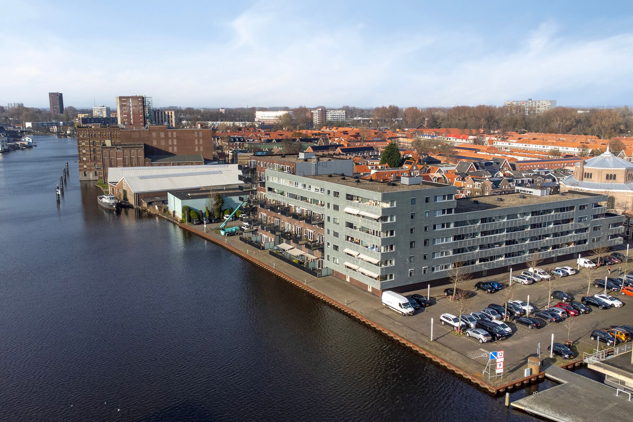 Spacious ground floor apartment with private terrace on the Zaan — 37