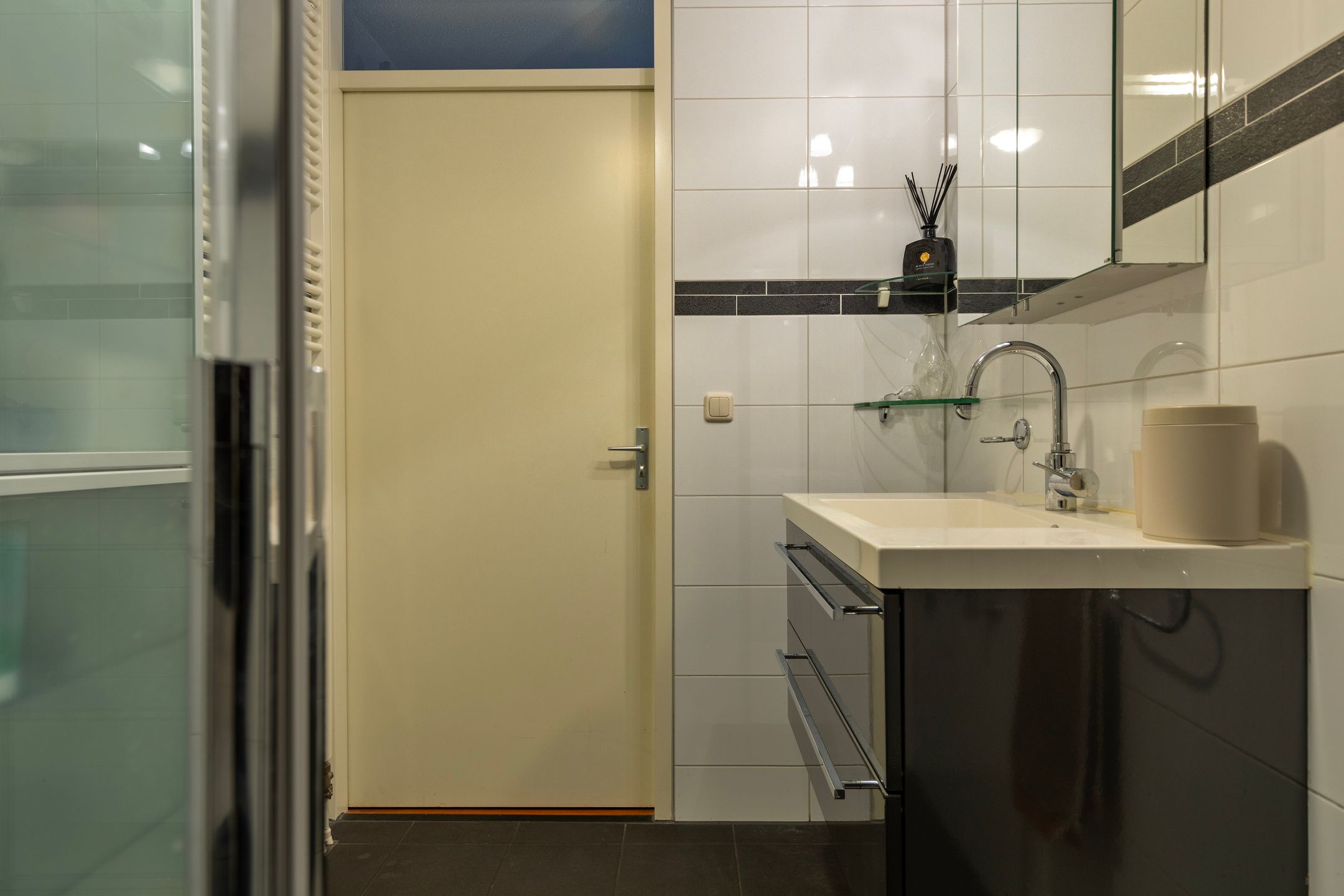 Spacious ground floor apartment with private terrace on the Zaan — 31