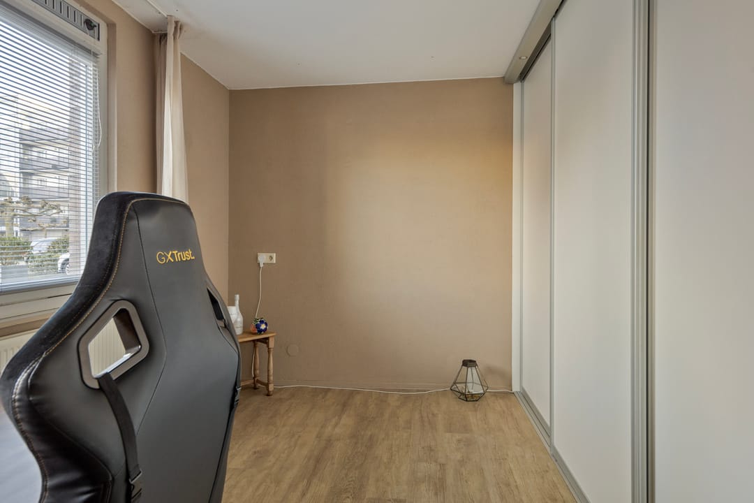 Spacious ground floor apartment with private terrace on the Zaan — 27