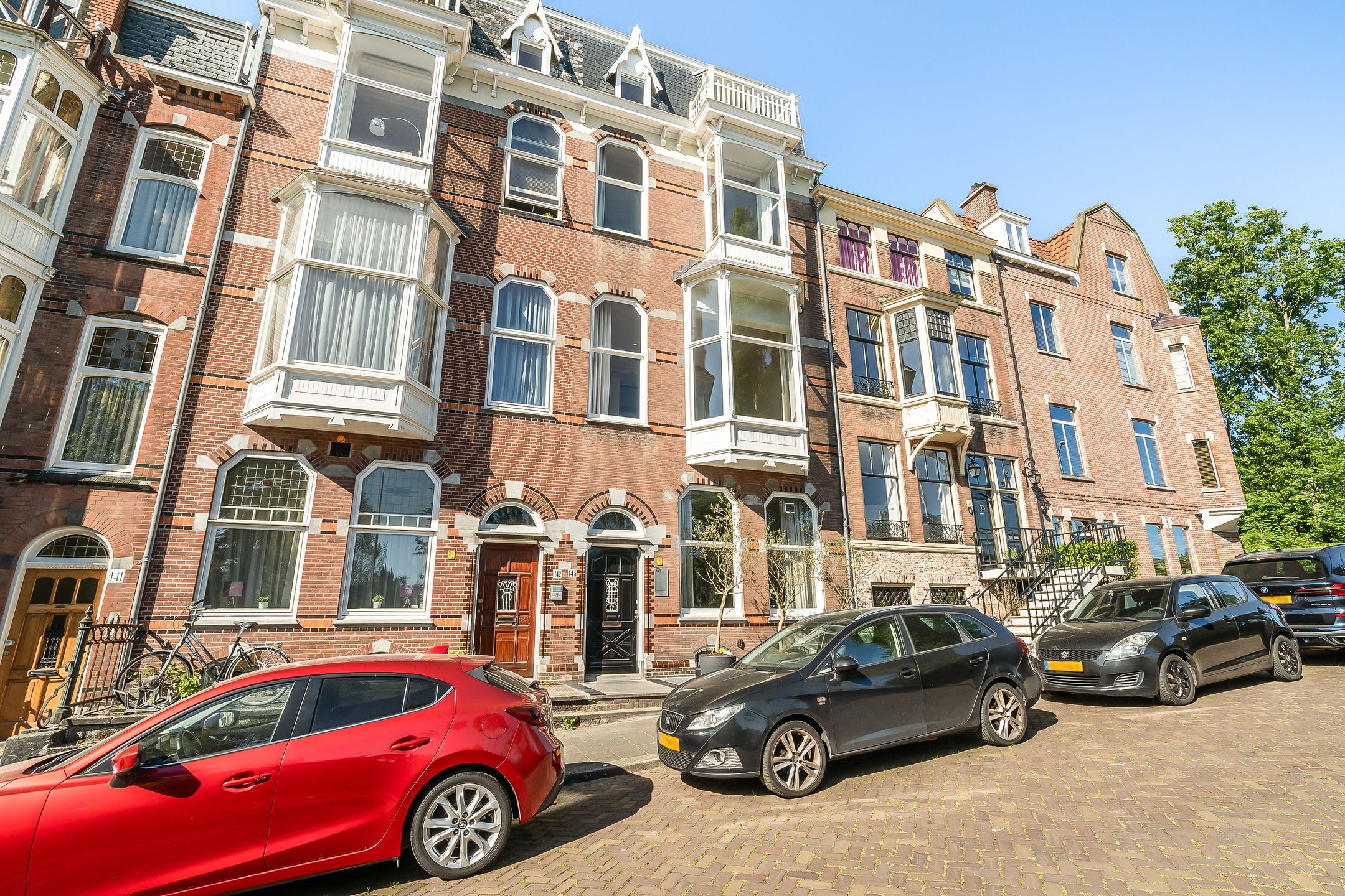 Koninginnegracht 143 