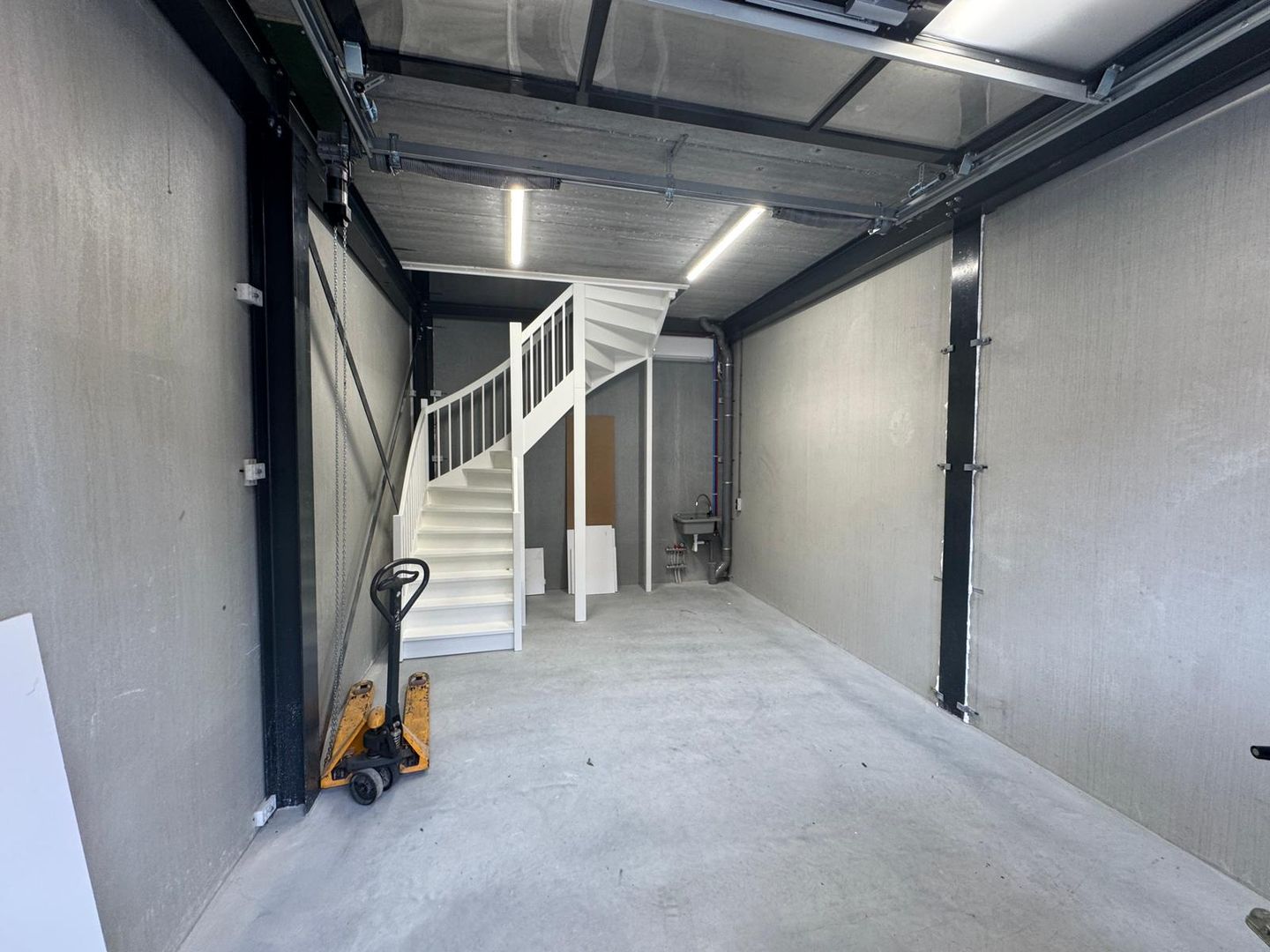 View photo 3 of Hogeweyselaan 201-H