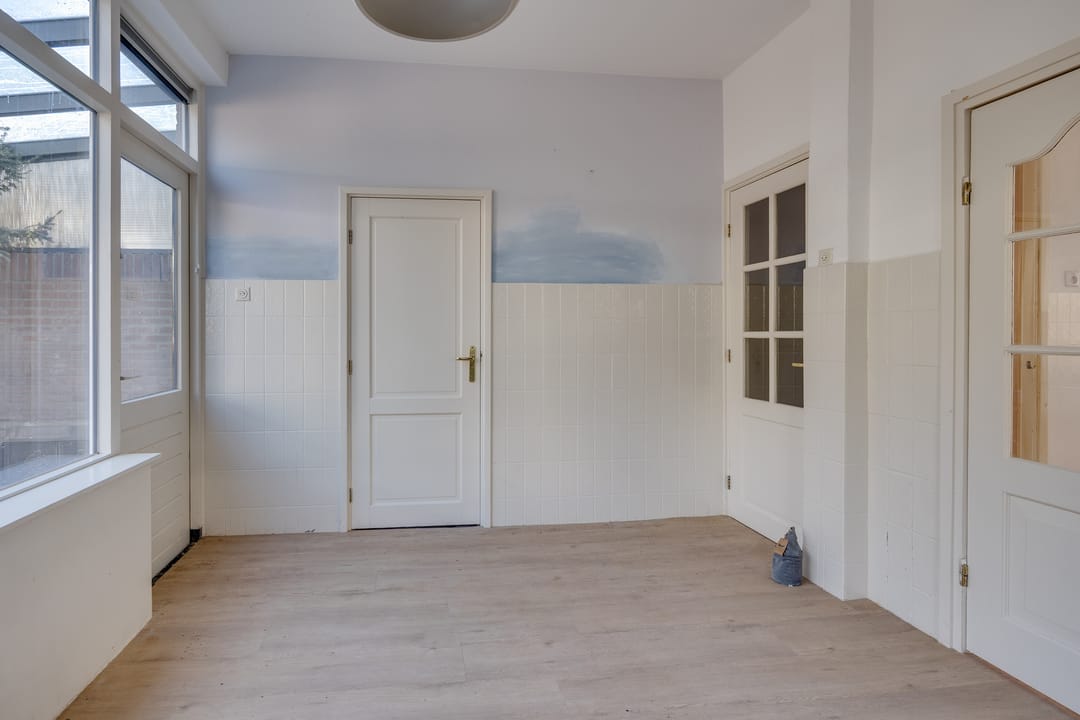 Charming semi-detached home with deep private garden in Schrijverskwartier — 16
