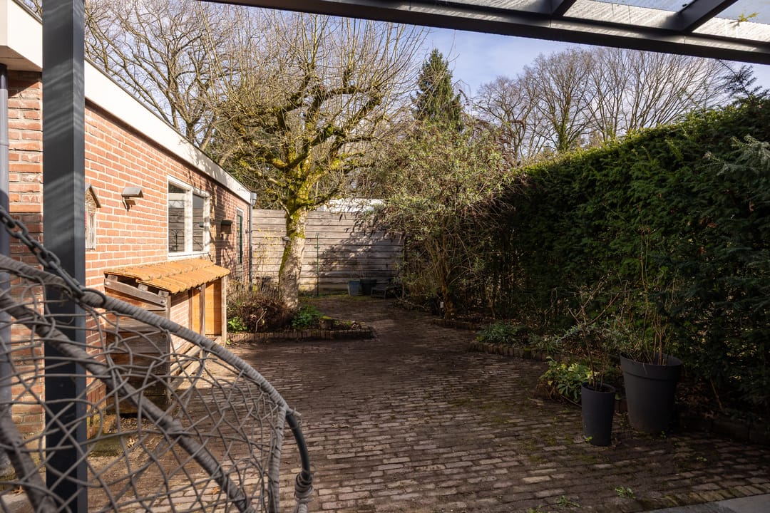 Charming semi-detached home with deep private garden in Schrijverskwartier — 28