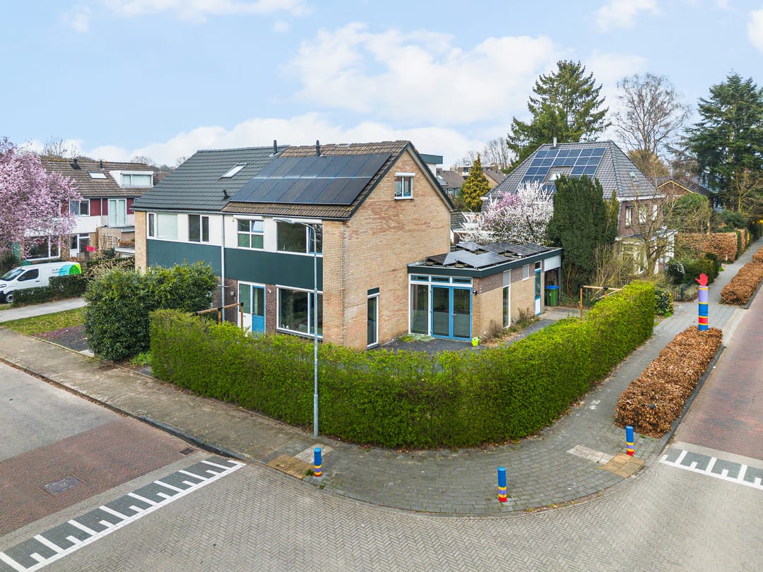 Ruime halfvrijstaande woning met moderne voorzieningen in Renkum