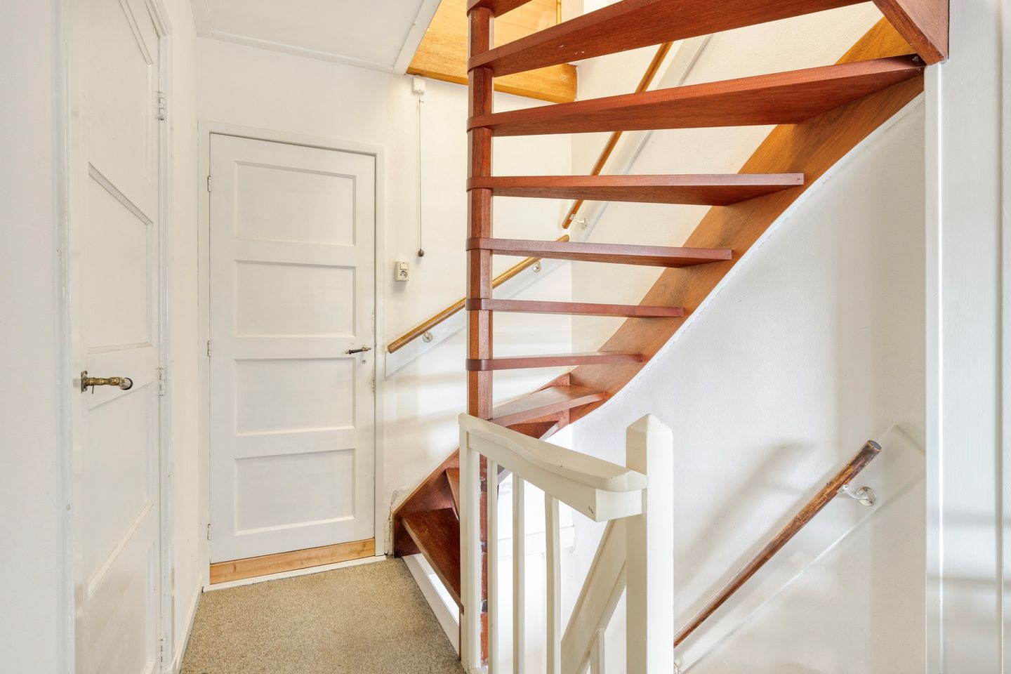 Foto 20 van Van der Leestraat 13