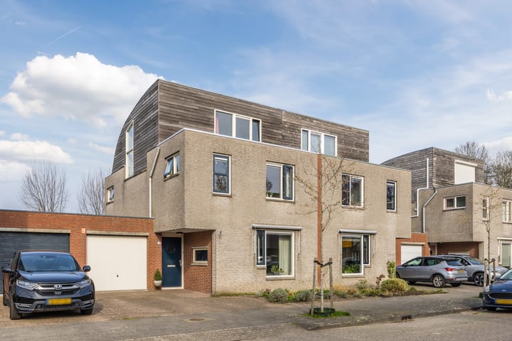 Regenwulp 13 — te koop in Goirle, Geschakelde 2-onder-1-kapwoning
