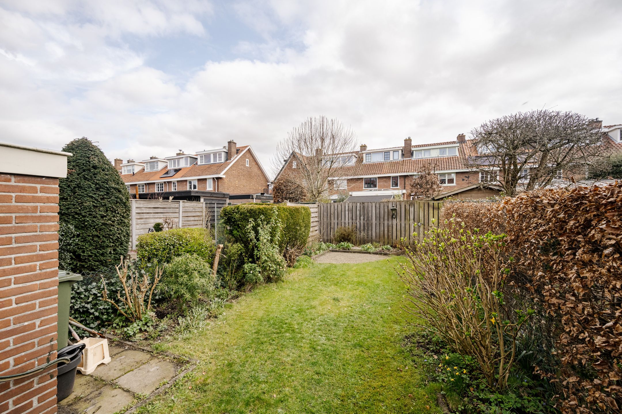 Characterful 1930s Terraced House with Five Bedrooms and Sunny Garden — 21