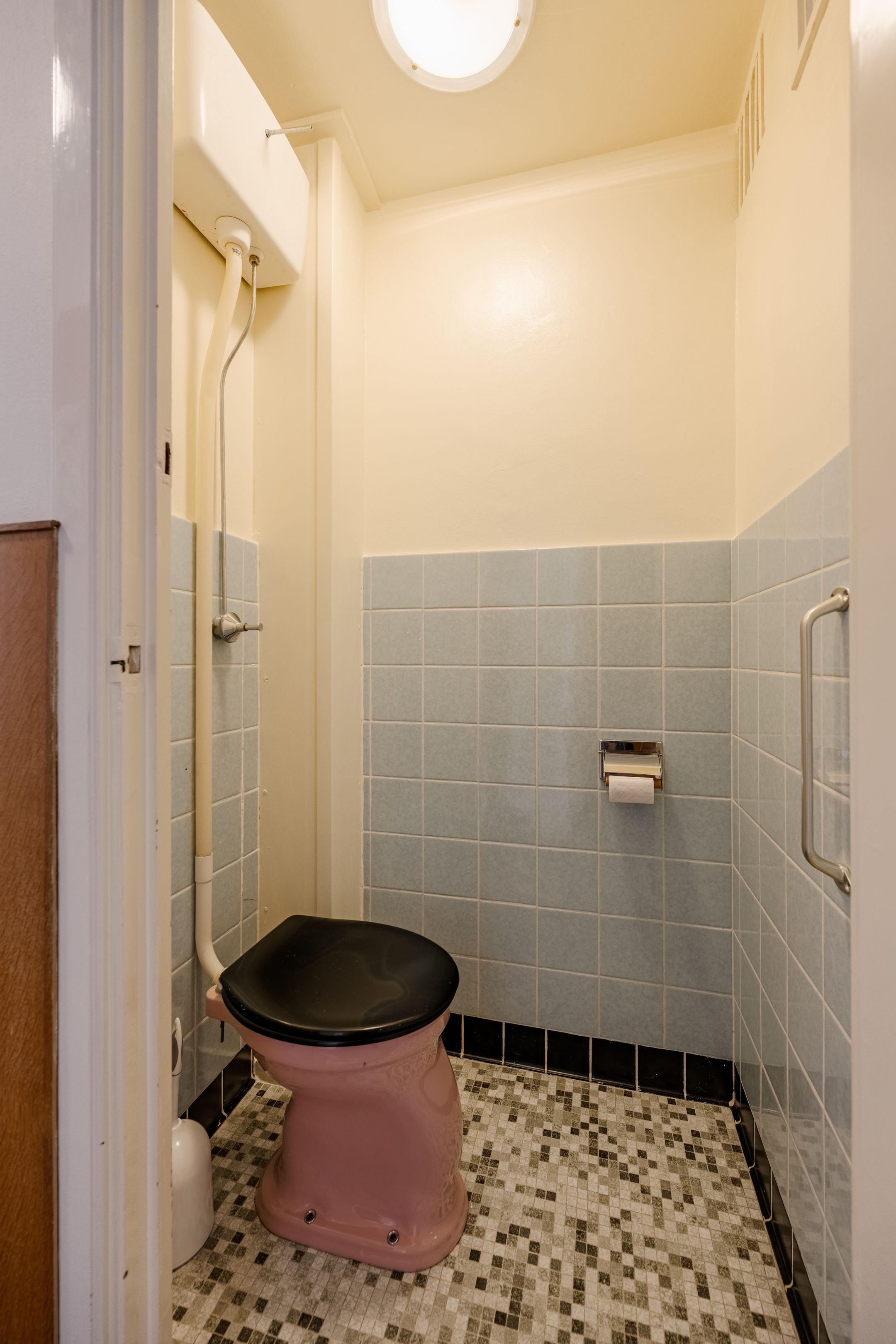 Characterful 1930s Terraced House with Five Bedrooms and Sunny Garden — 32