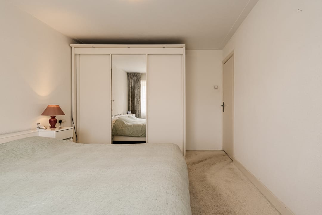 Characterful 1930s Terraced House with Five Bedrooms and Sunny Garden — 28