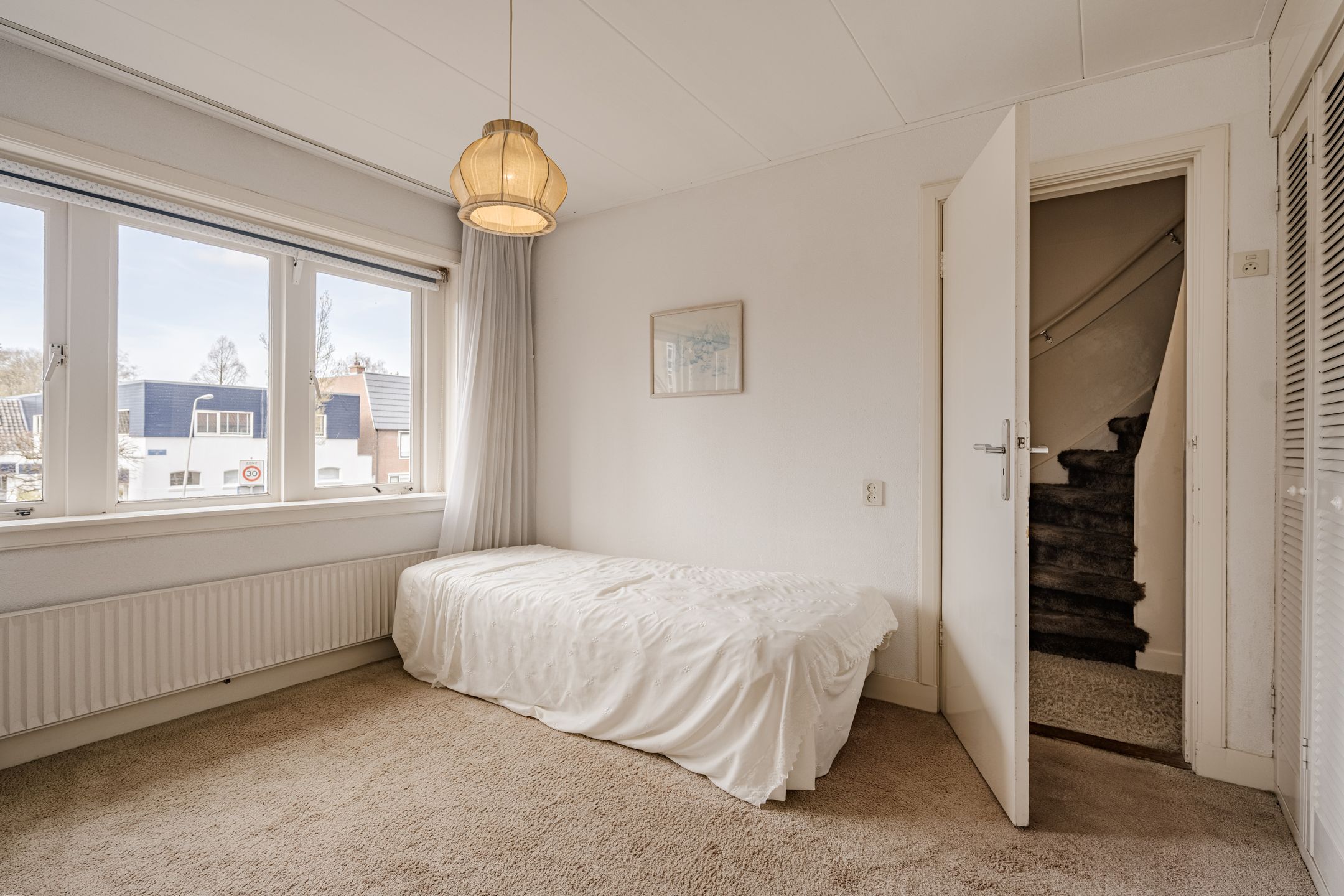 Characterful 1930s Terraced House with Five Bedrooms and Sunny Garden — 35
