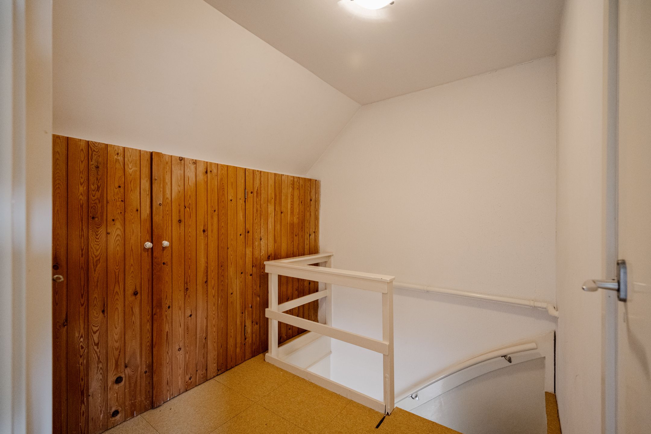 Characterful 1930s Terraced House with Five Bedrooms and Sunny Garden — 38