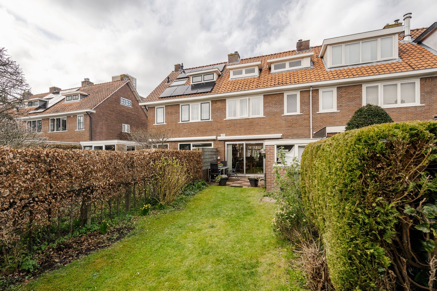 Characterful 1930s Terraced House with Five Bedrooms and Sunny Garden — 22
