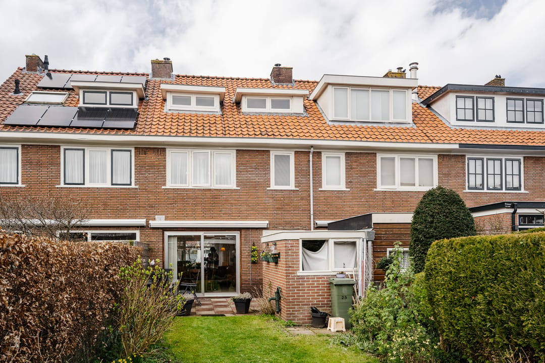 Characterful 1930s Terraced House with Five Bedrooms and Sunny Garden — 23