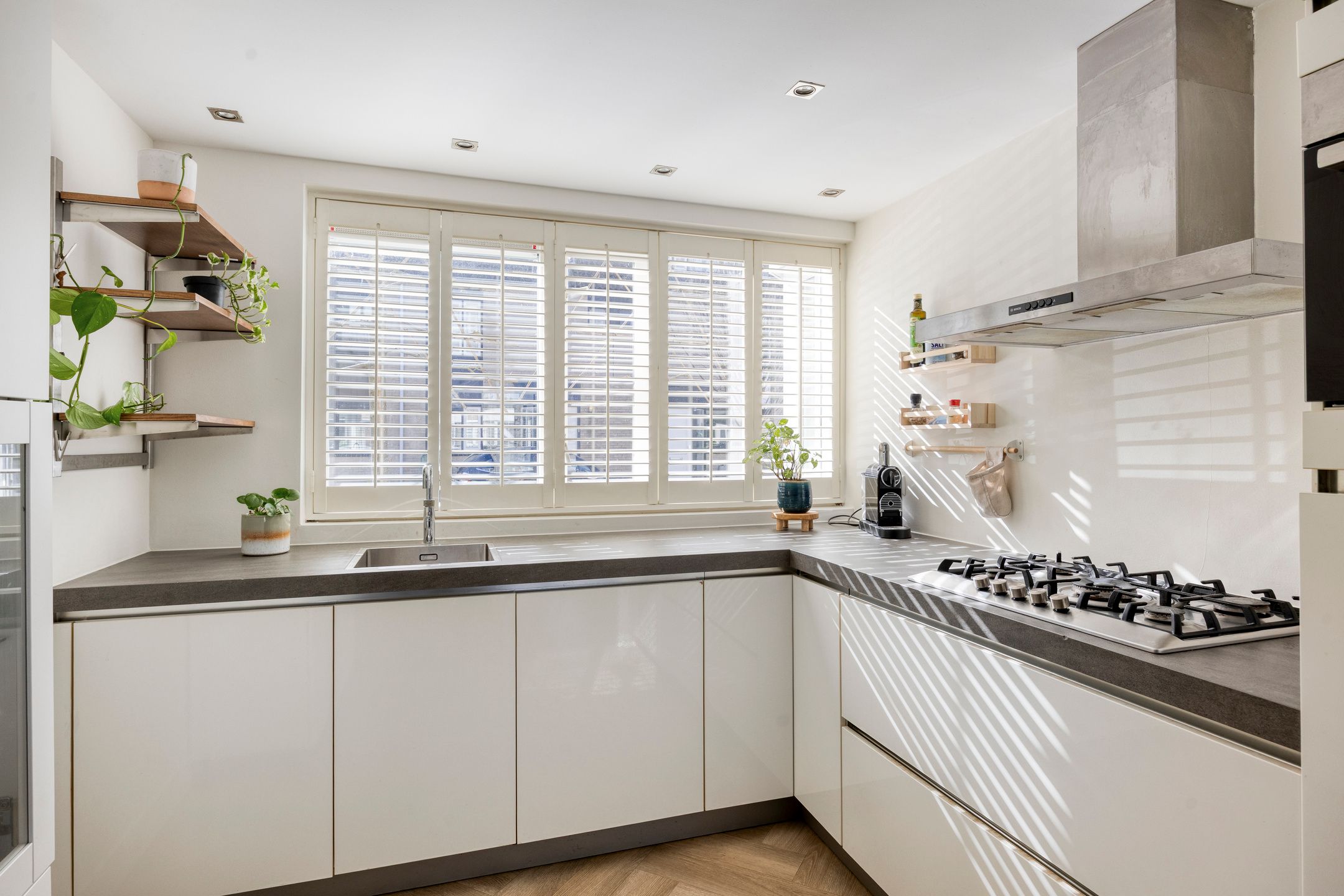 Foto 3 van Clariet Kok-van Alphenstraat 11